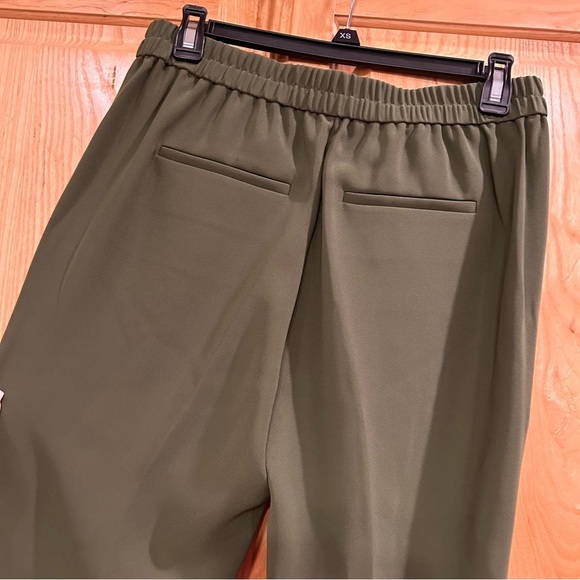 J. Crew Green Joggers with Elastic Cuffs and Comfortable Fit - Picture 4 of 7